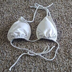 Bra with strings